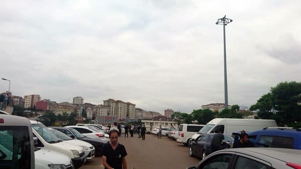 Pendik Eğitim Araştırma Hastanesi Otoparkında Hareketli Dakikalar