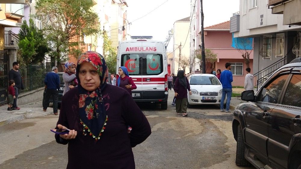 Pendikte Binanın Çatısının Alev Alev Yandığı Anlar Kamerada