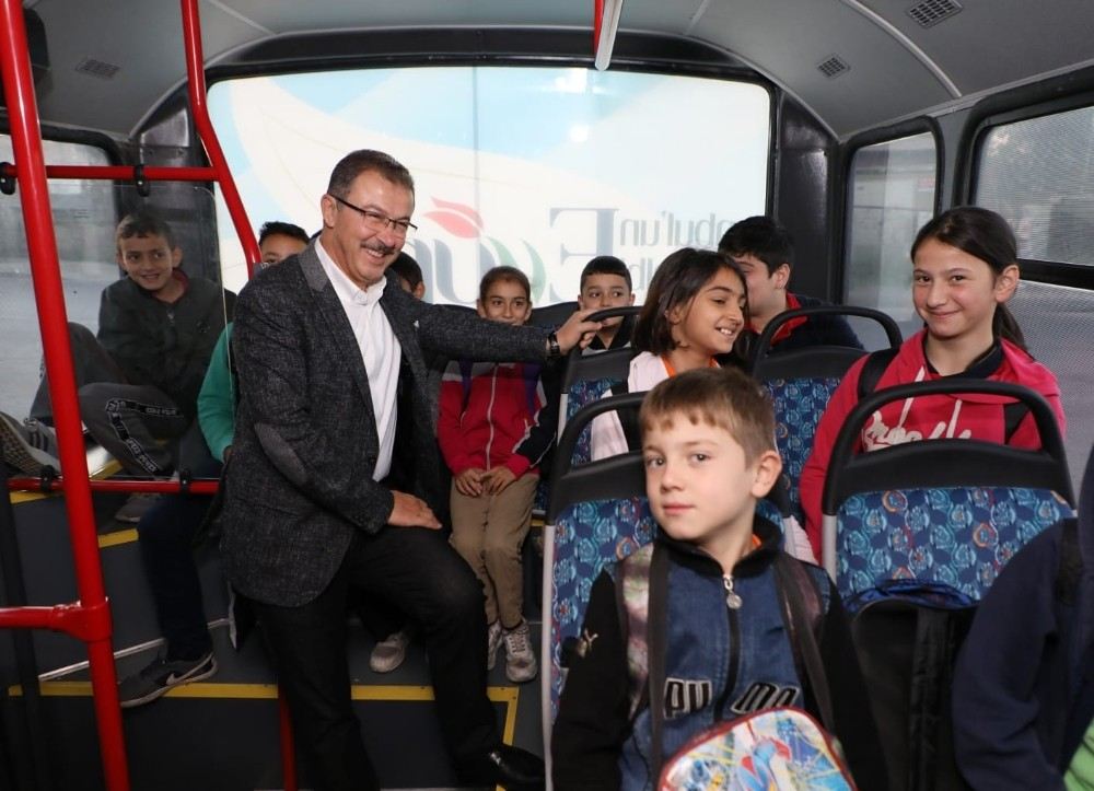 Pirinççi Köyündeki Öğrencilere Ücretsiz Servis