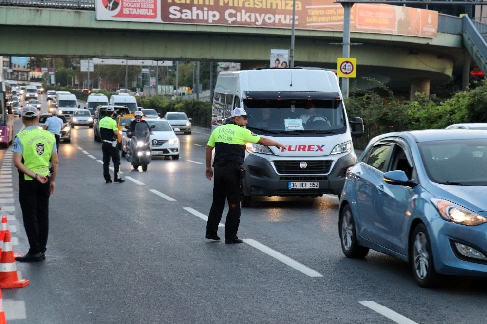 Polis Ekipleri Okul Servislerinde Uygulama Yaptı