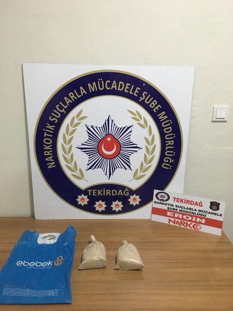 Polisi Görünce 1 Kilo Eroini Attılar