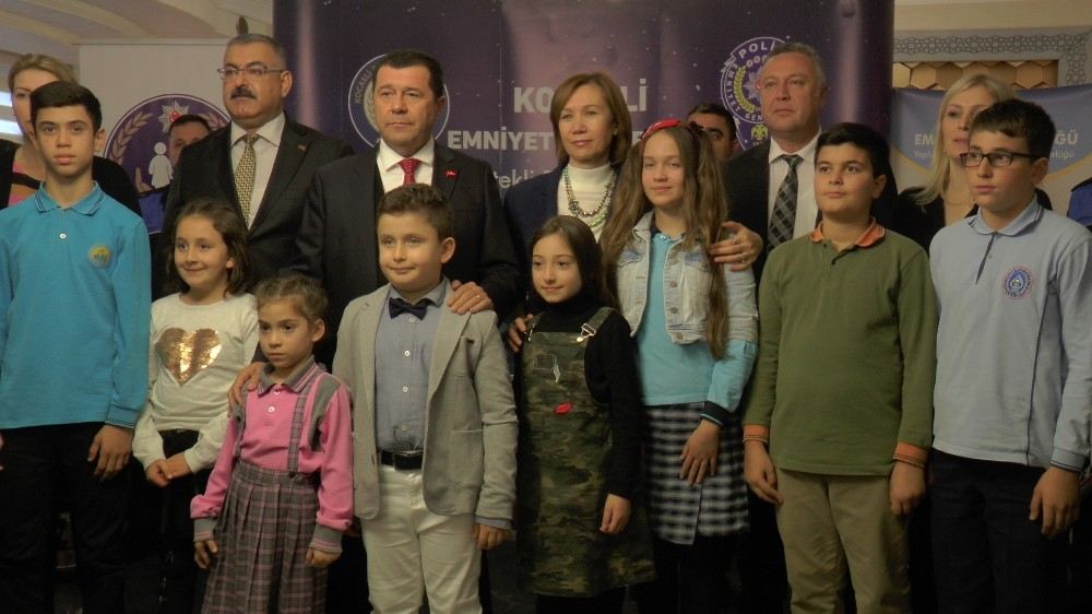 Polisler ?Gözün Arkada Kalmasın? Dedi, Ödüller Havada Uçtu