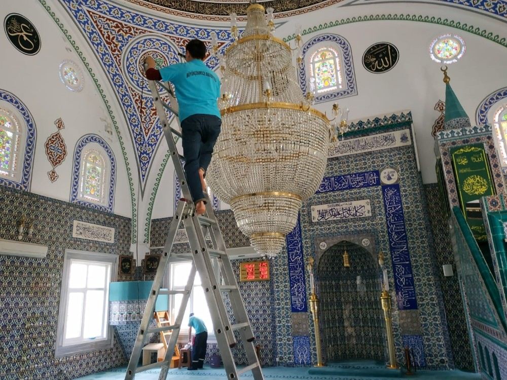 Ramazan Öncesi Büyükçekmecenin Tüm Camileri Temizleniyor
