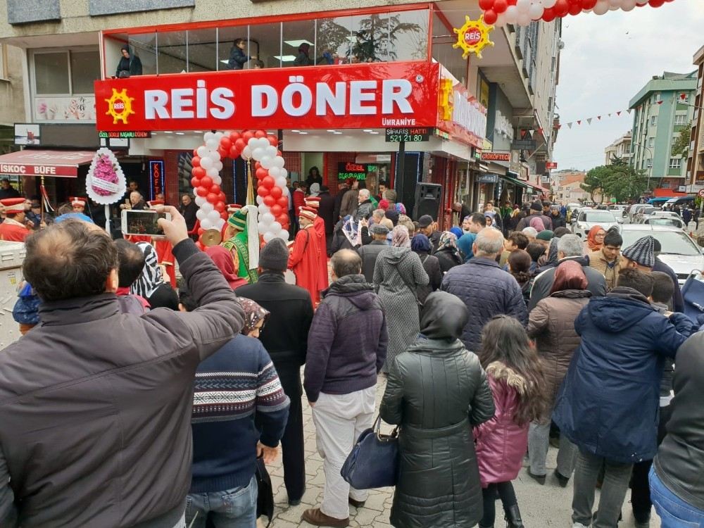 Reis Döner Açılışında İzdiham