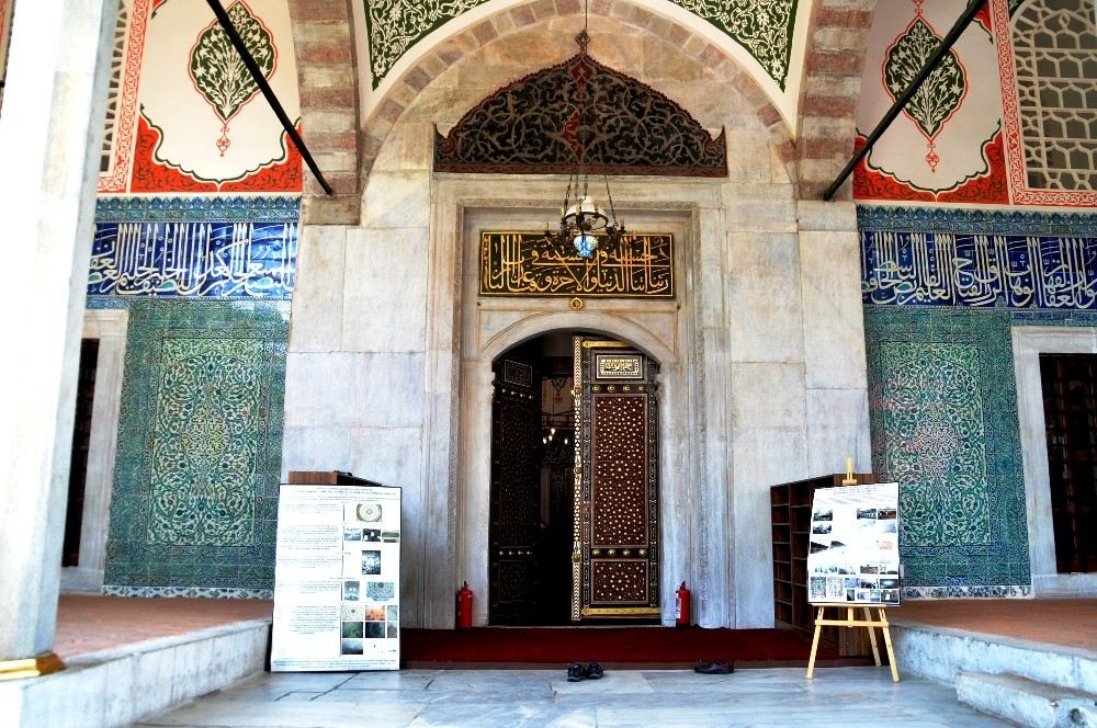 Restorasyonu Tamamlanan Hatice Turhan Valide Sultan Türbesi Açıldı