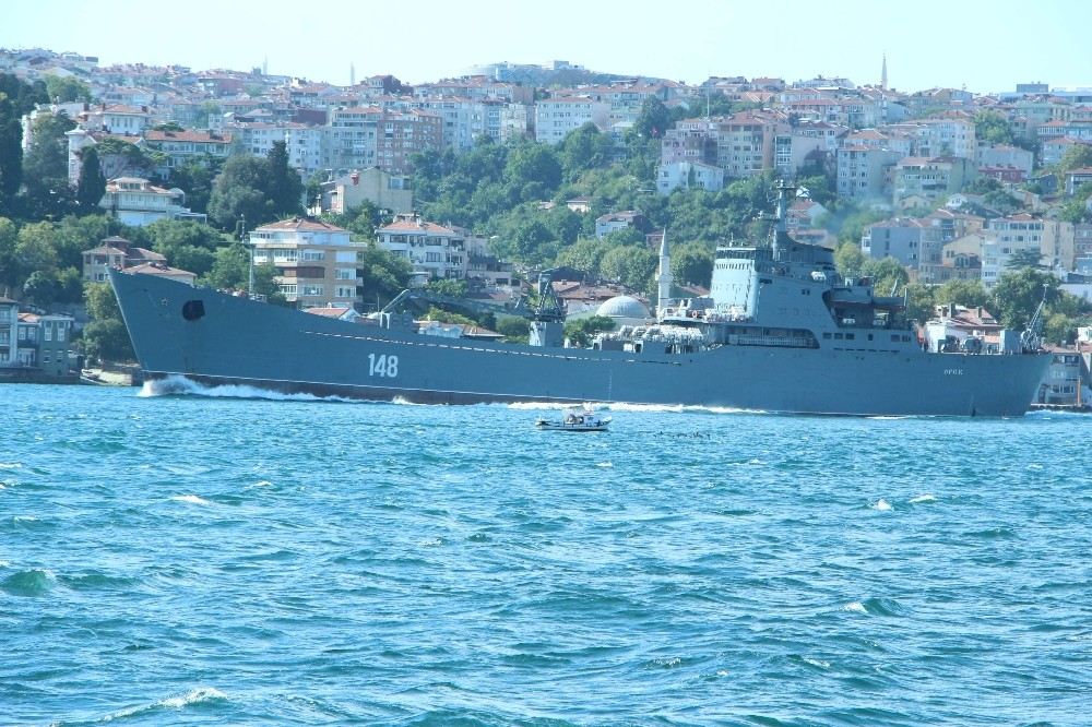 Rus Savaş Gemisi ?Orsk İstanbul Boğazından Geçti