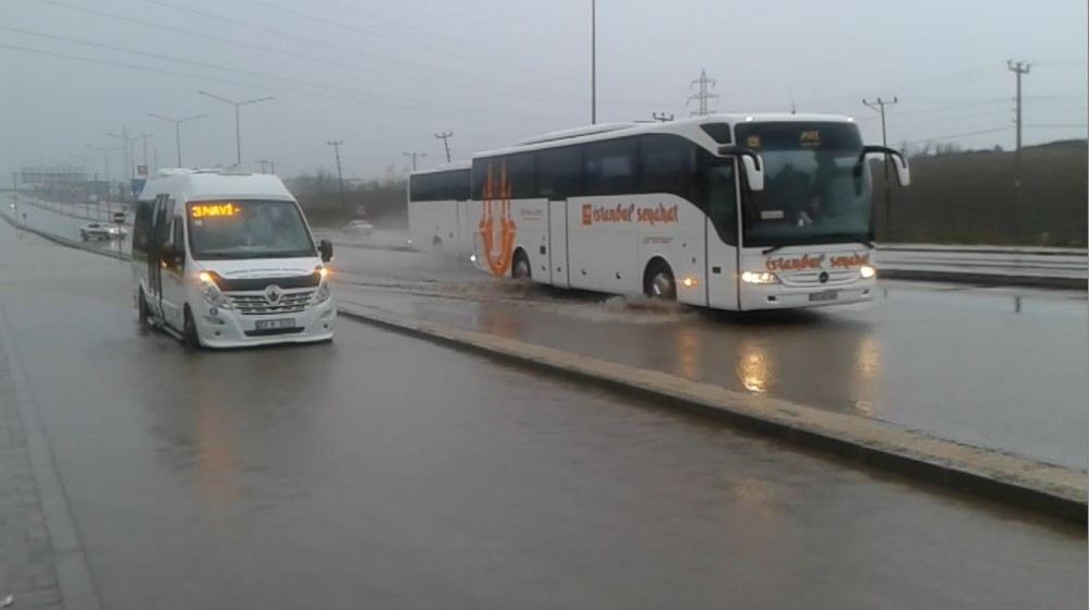 Sağanak Yağış İstanbul - Çanakkale Yolunda  Trafiği Olumsuz Etkiledi