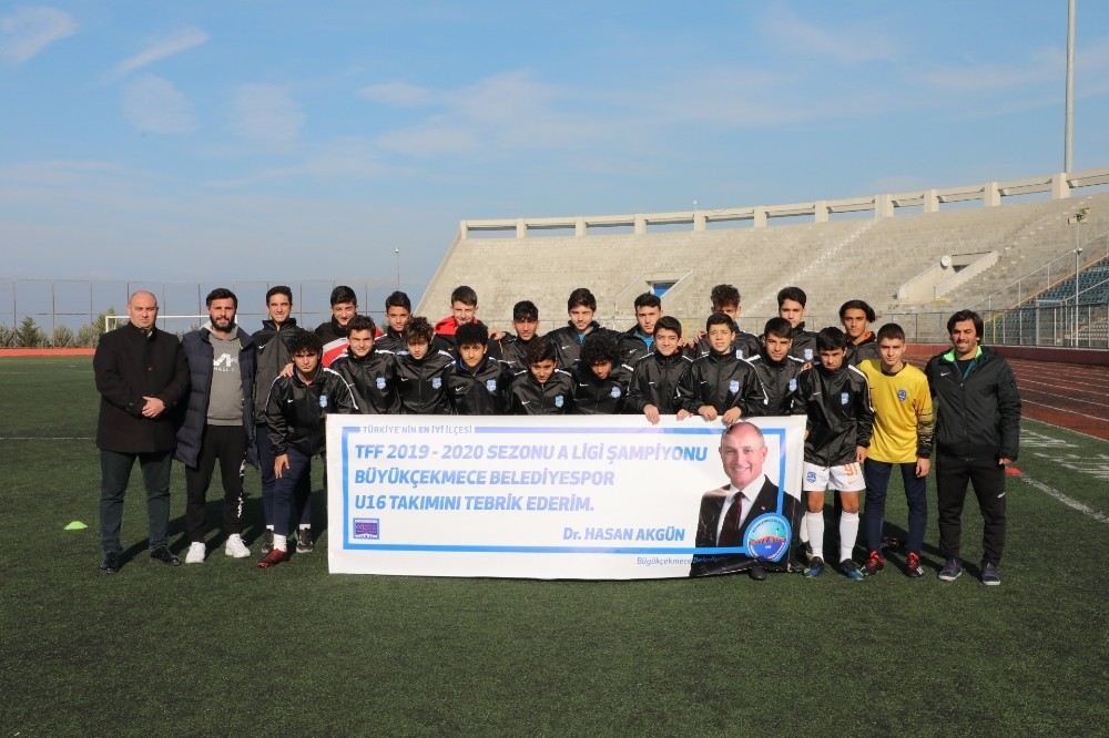 Şampiyon Büyükçekmece Belediyespor