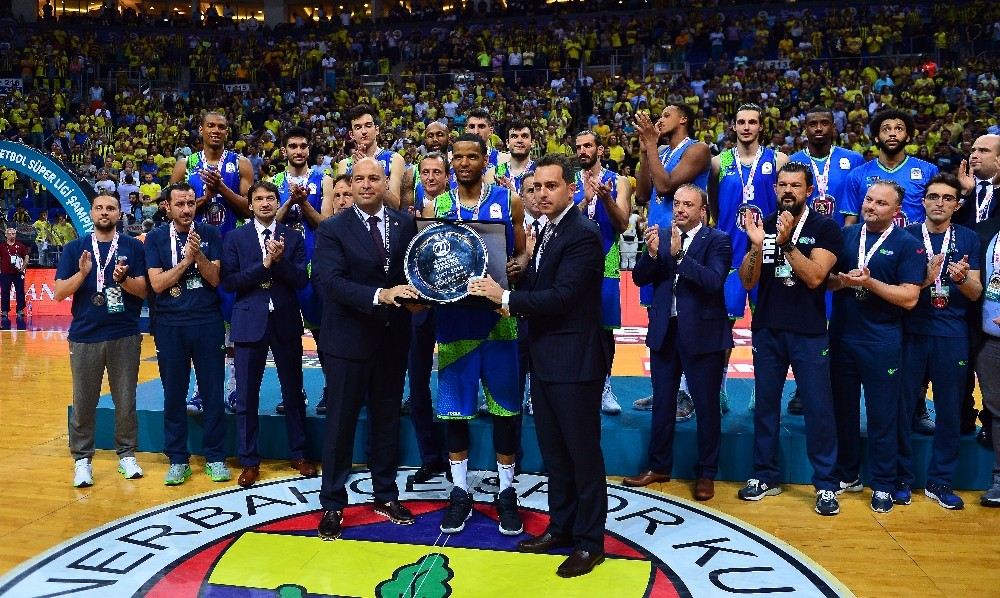 Şampiyon Fenerbahçe Doğuş Kupasını Aldı