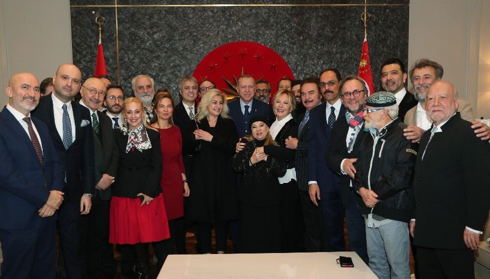 Sanatçılardan Cumhurbaşkanı Erdoğana Doğum Günü Sürprizi