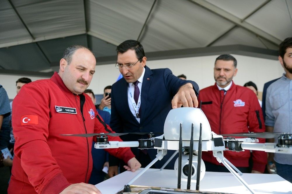 Sanayi Ve Teknoloji Bakanı Varank, Teknofestte Stantları Gezdi