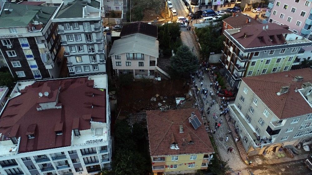 Sancaktepede Çökme Riski Taşıyan Bina Havadan Görüntülendi