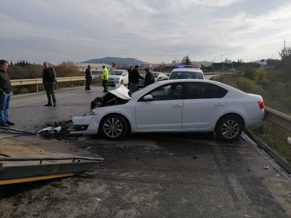 Sancaktepede Minibüs İle Otomobil Birbirine Girdi: 5 Yaralı