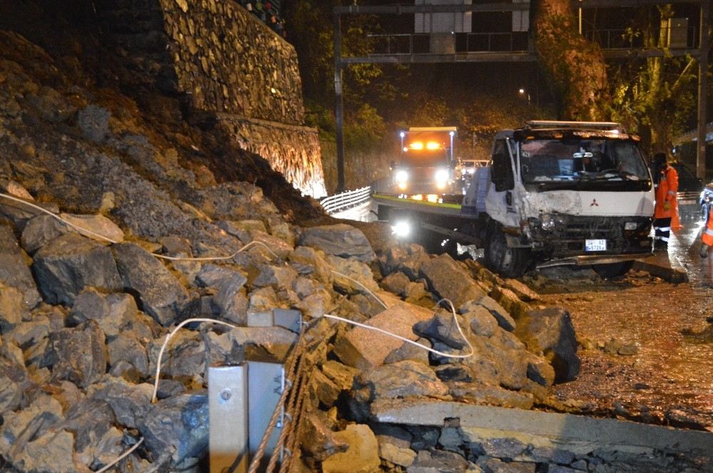 Sarıyer Çayırbaşı Tüneli Girişinde İstinat Duvarı Yıkıldı: Yol Trafiğe Kapatıldı