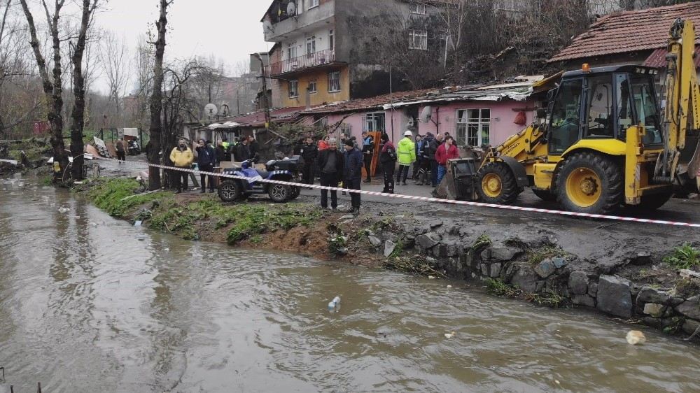 Sarıyerde Sel Sonrası Harabeye Dönen Evler Havadan Görüntülendi