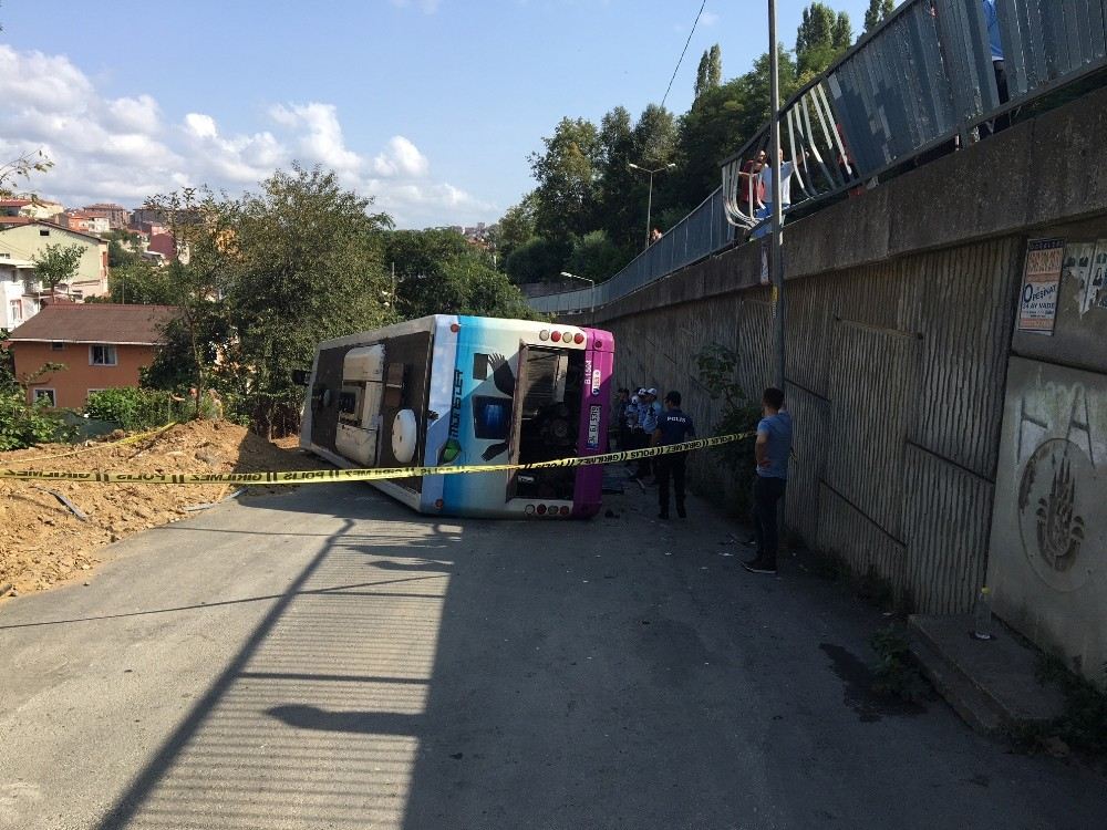 Sarıyerde Toplu Taşıma Otobüsü 5 Metre Yükseklikteki Bariyeri Aşarak Aşağıya Uçtu