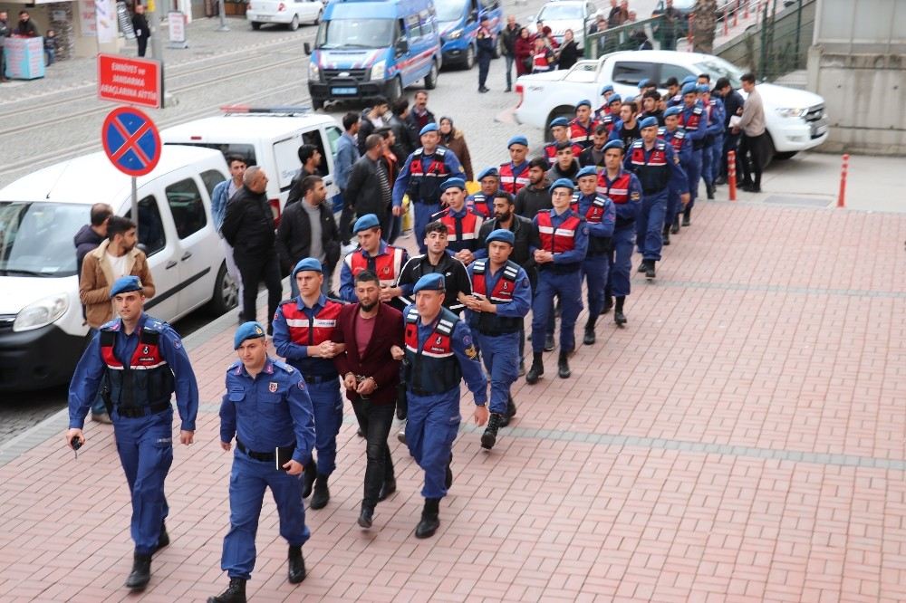 Seçim Ofisi Açılışında Terör Propagandası Yapan 12 Hdpli Adliyeye Sevk Edildi