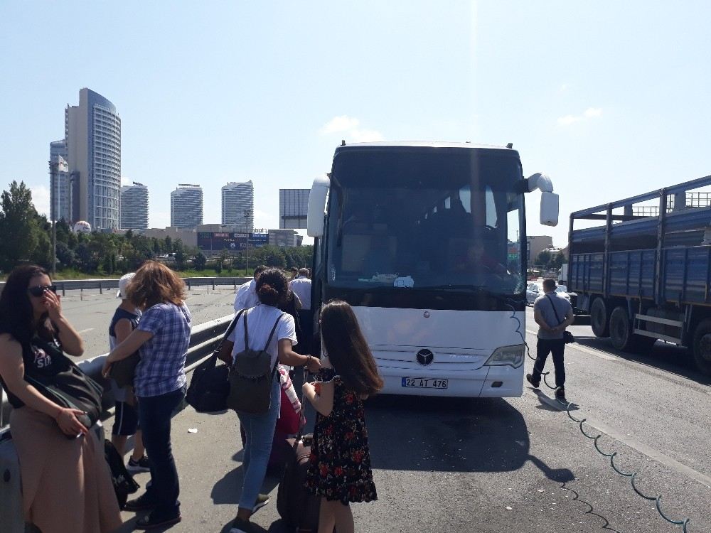 Şehirler Arası Yolcu Otobüsü Arıza Yaptı Yolcular Mağdur Oldu
