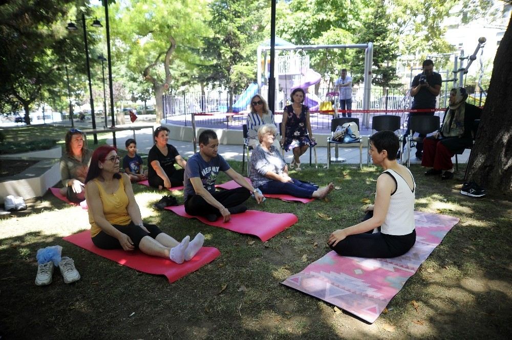 Şeker Hastalığından Ameliyatla Kurtuldular, Yoga Yapıp İlaçlarını Çöpe Attılar