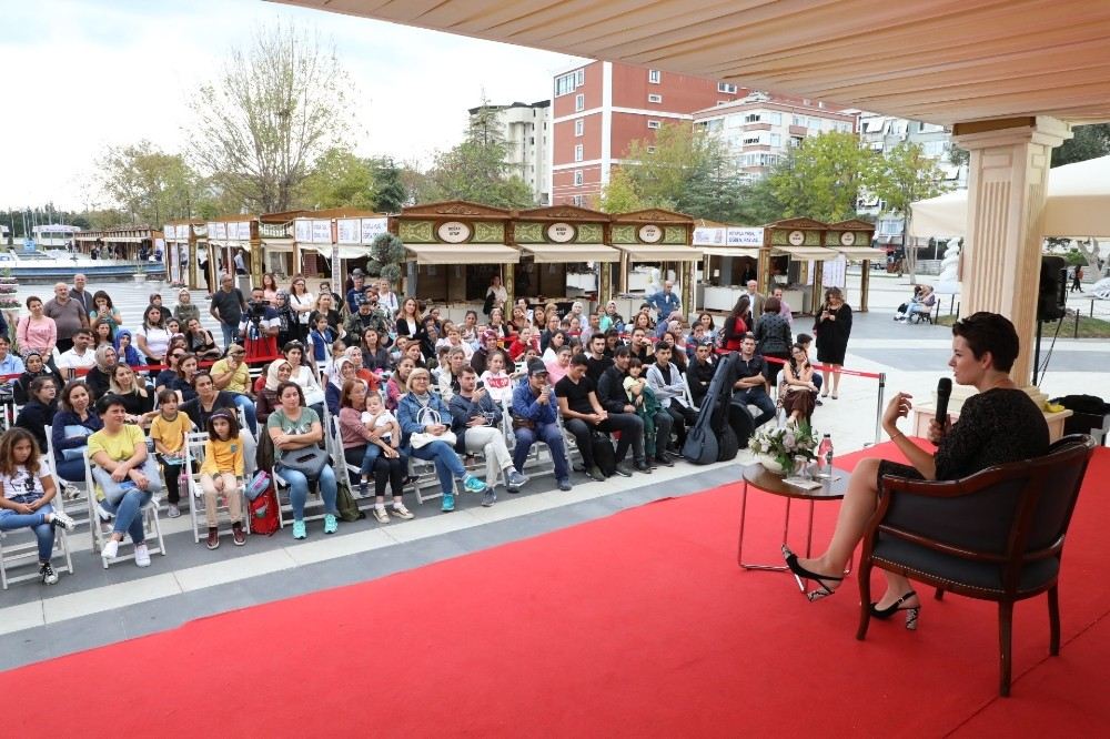 Şermin Yaşar, Büyükçekmecede Okurları İle Buluştu