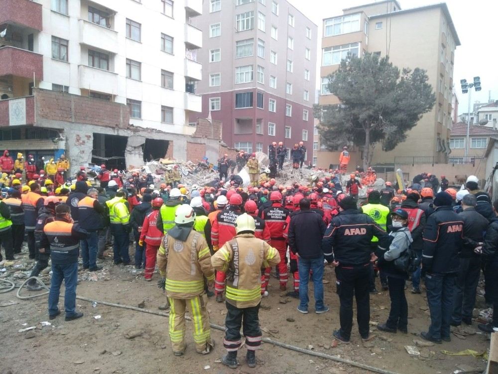 Şevvali Enkaz Altında Arkadaşları Aradı