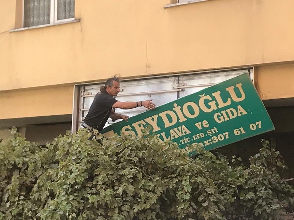 Seydioğlu Baklavalarının Tabelaları İndirildi