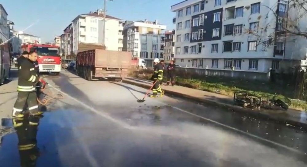 Seyir Halindeki Motosiklet Demir Yığınına Döndü