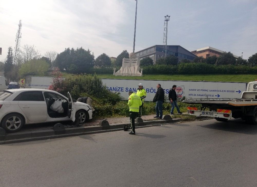 Silahla Arkadaşının Arabasını Gasp Etti, Kaza Yaptı Kaçtı