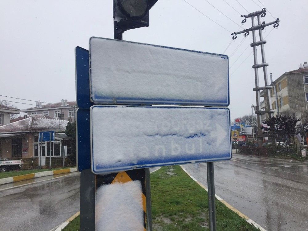 Silivri, Arnavutköy Ve Çatalcada Kar Yağışı Etkili Oluyor
