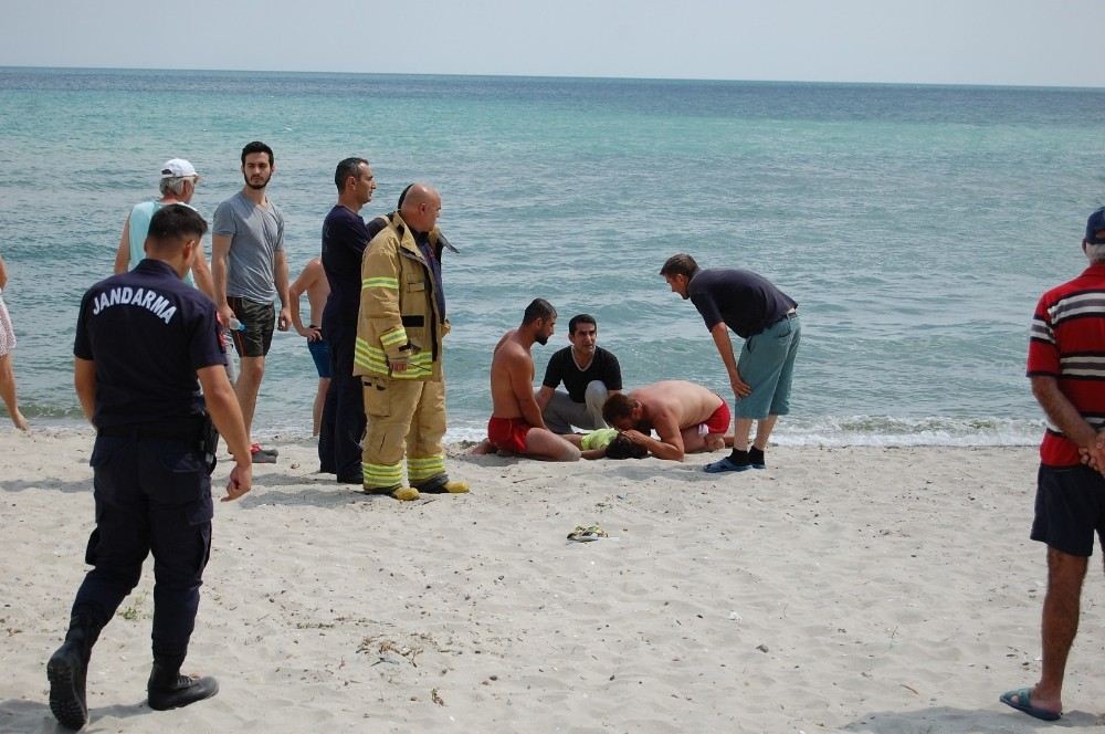 Silivride Denize Giren 10 Yaşındaki Çocuk Boğulma Tehlikesi Geçirdi