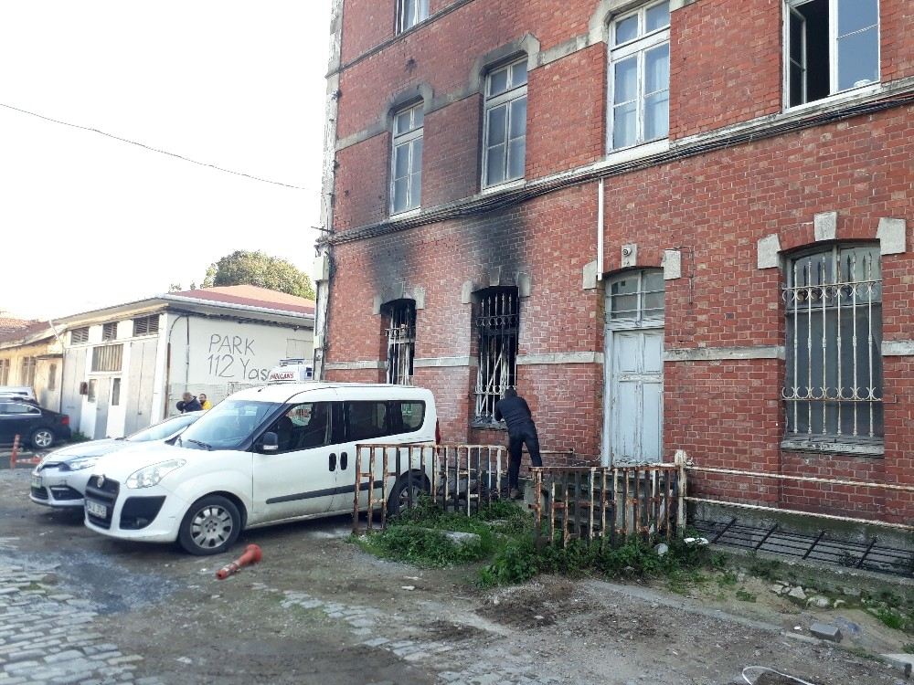 Sirkeci Tren Garında Korkutan Yangın