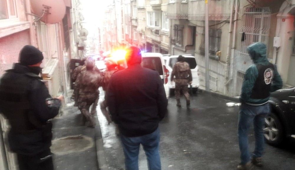 Şişlide Oyuncak Tabancalı Şahıs Polisi Alarma Geçirdi