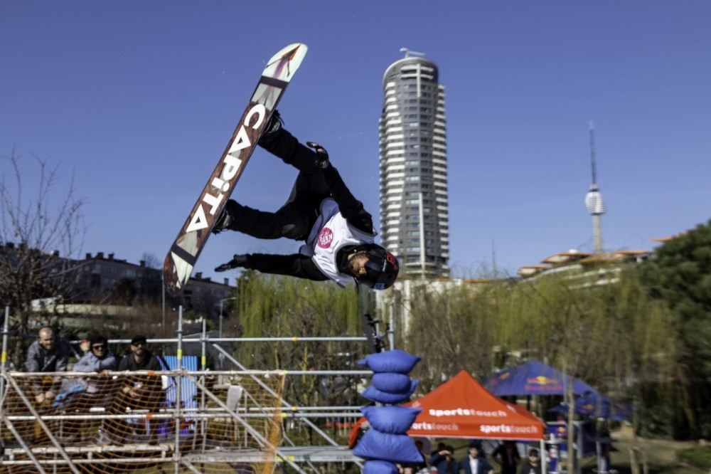 Snowboard Ustaları Hünerlerini Sergiledi