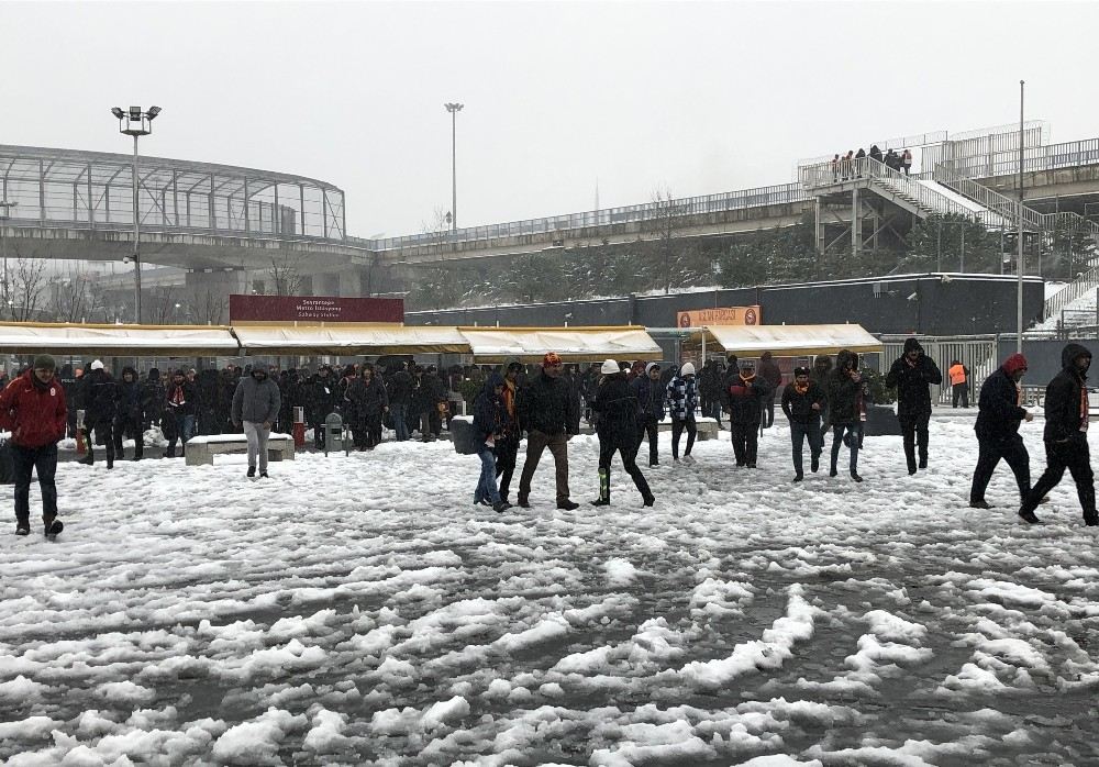 Soğuk Hava Galatasaray Taraftarını Durdurmadı