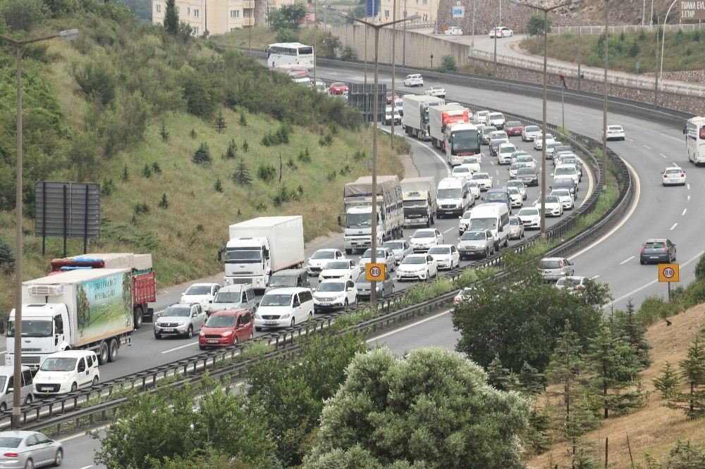 Son Günde Dönüşe Geçen Tatilciler Temi Doldurdu