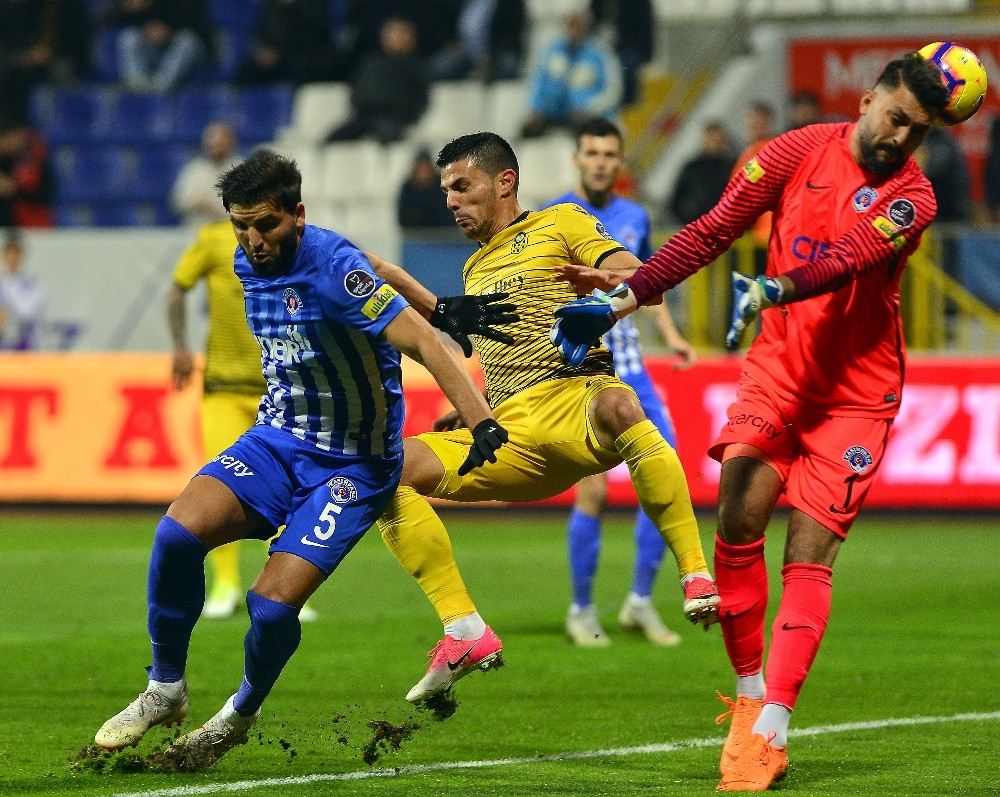 Spor Toto Süper Lig: Kasımpaşa: 1 - Evkur Yeni Malatyaspor: 0 (İlk Yarı)