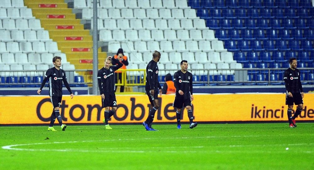 Spor Toto Süper Lig: Kasımpaşa: 2 - Beşiktaş: 0 (İlk Yarı)