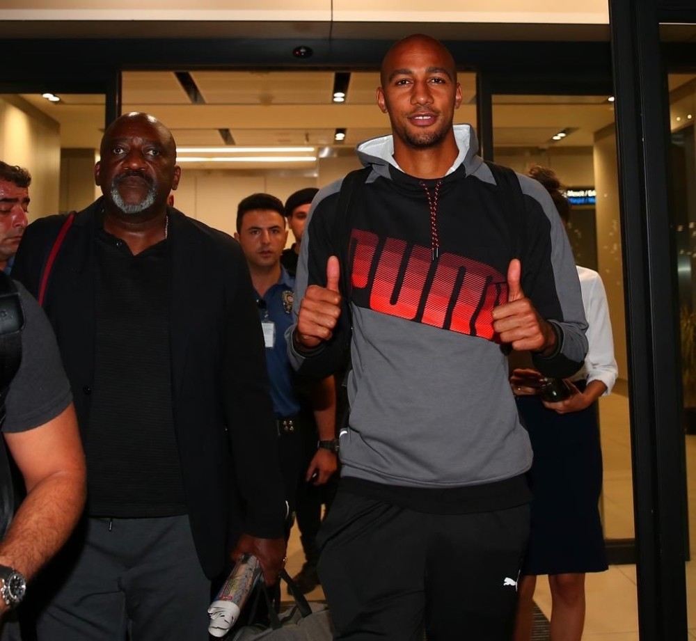 Steven Nzonzi İstanbula Geldi