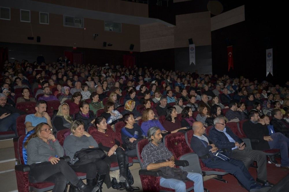 Şükriye Tutkun, 22 Yıl Sonra Mahallesinde Sahne Aldı