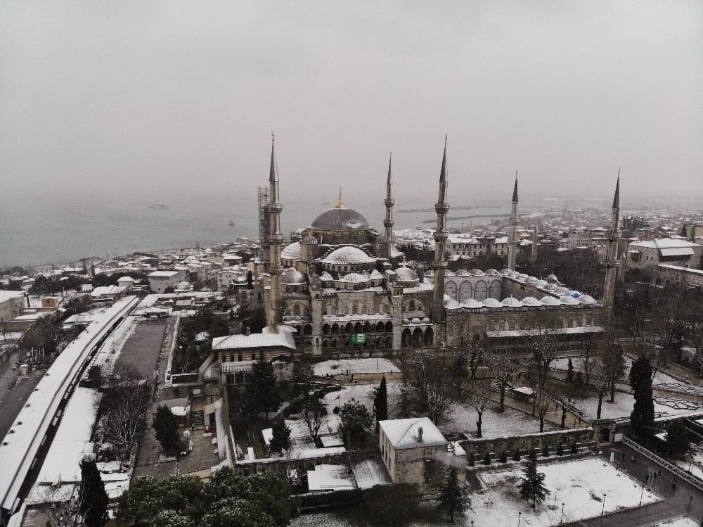 Sultanahmette Kar Yağışı