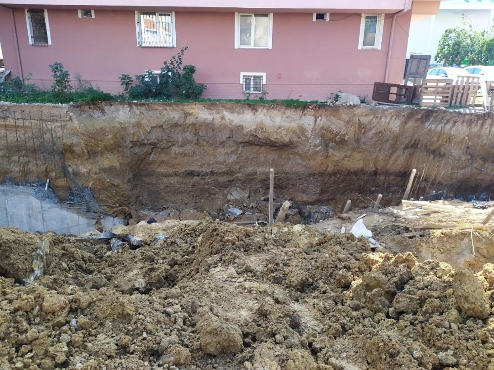 Sultanbeylide Toprak Kayması: 1 İşçi Yaralandı