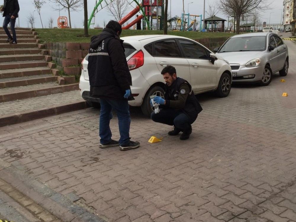Sultangazide Amca Oğulları Arasında Silahlı Kavga: 2 Yaralı