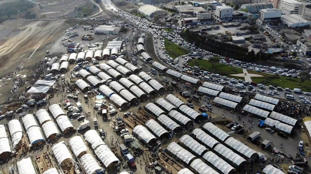 Sultangazide Hayvan Pazarındaki Yoğunluk Havadan Görüntülendi