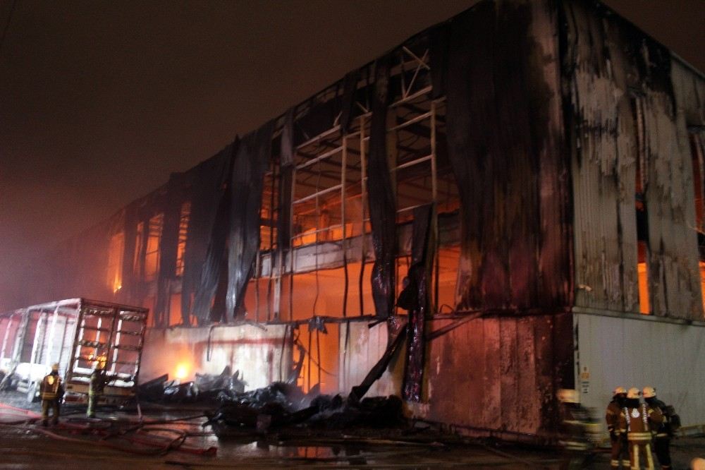 Sünger Fabrikasında Çıkan Yangın Kontrol Altına Alındı