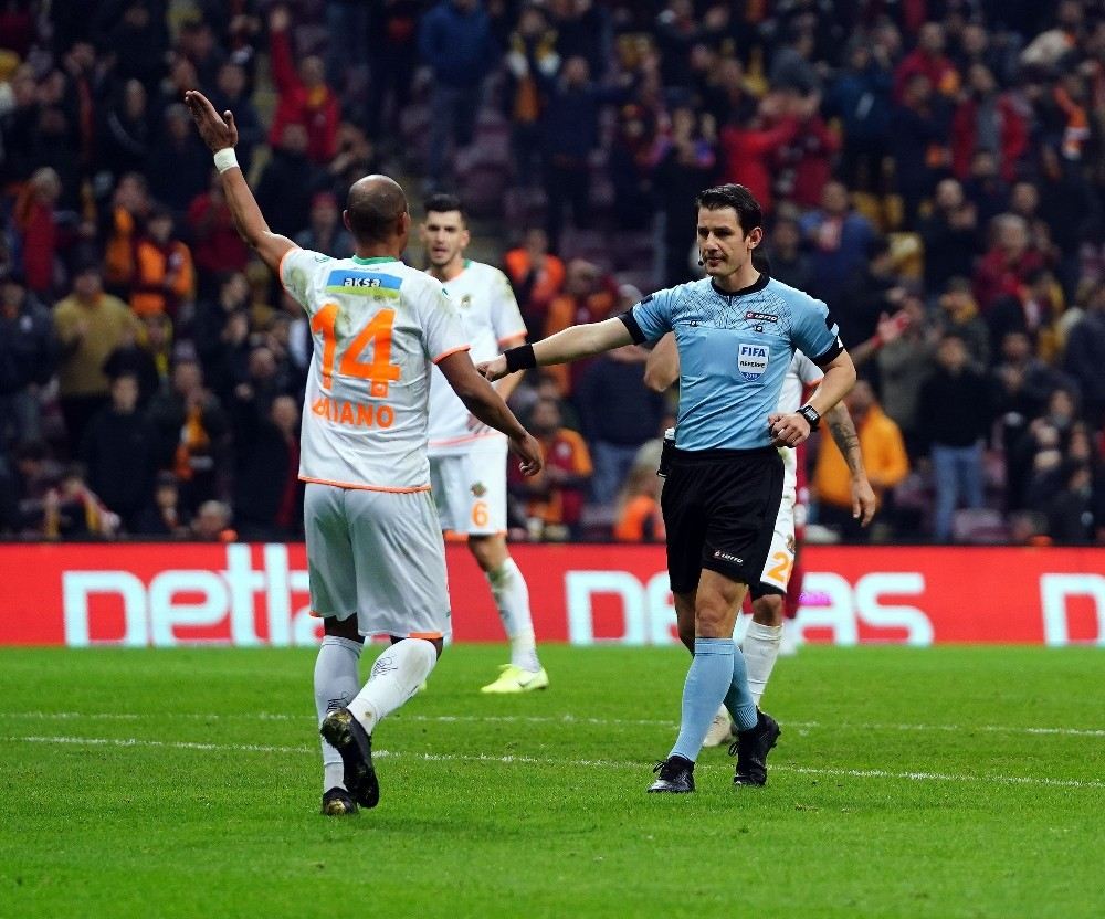 Süper Lig: Galatasaray: 1 - Aytemiz Alanyaspor: 0 (İlk Yarı)