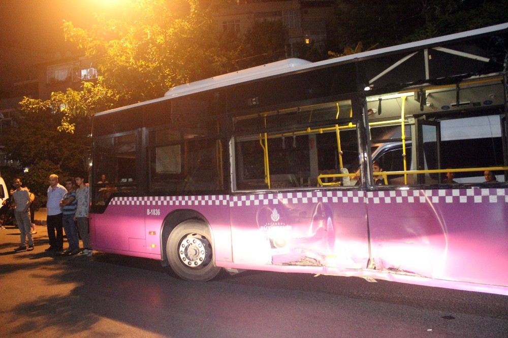Sürücü Kalp Spazmı Geçirdi, Panelvan Halk Otobüsüne Çarptı: 4 Yaralı