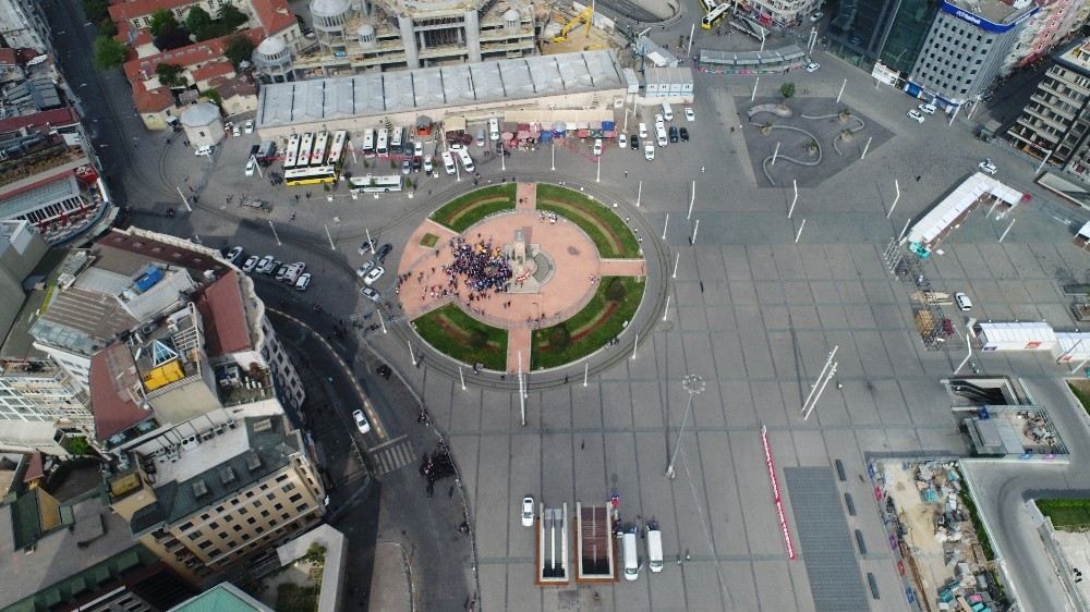 Taksim Meydana Sendikaların Çelenk Bırakması Havadan Görüntülendi
