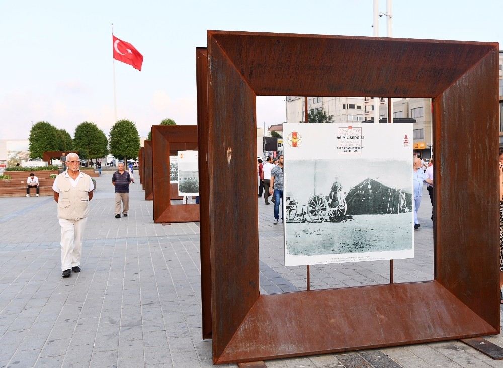 Taksim Meydanında 30 Ağustos Zafer Bayramı Sergisine Büyük İlgi