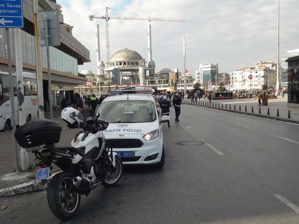 Taksim Meydanındaki Uygulamada Kurallara Uymayan Sürücülere Ceza Yağdı