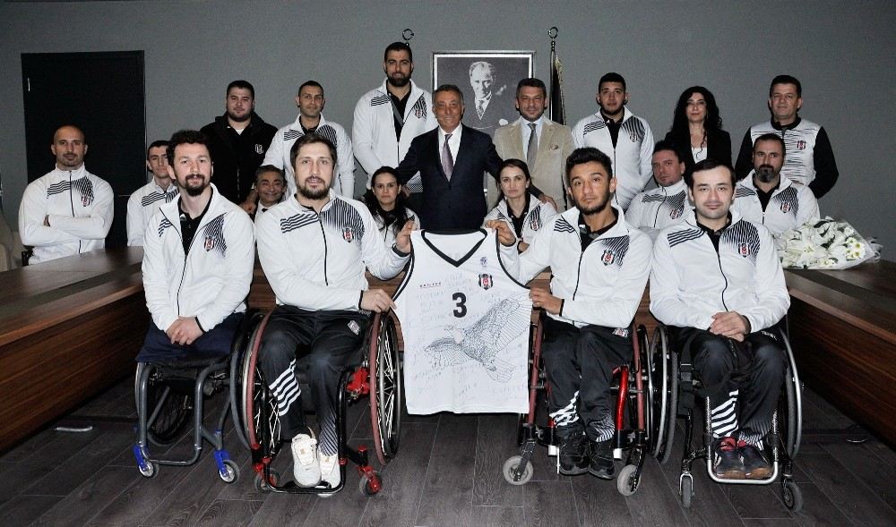 Tekerlekli Sandalye Basketbol Takımından Ahmet Nur Çebiye Ziyaret